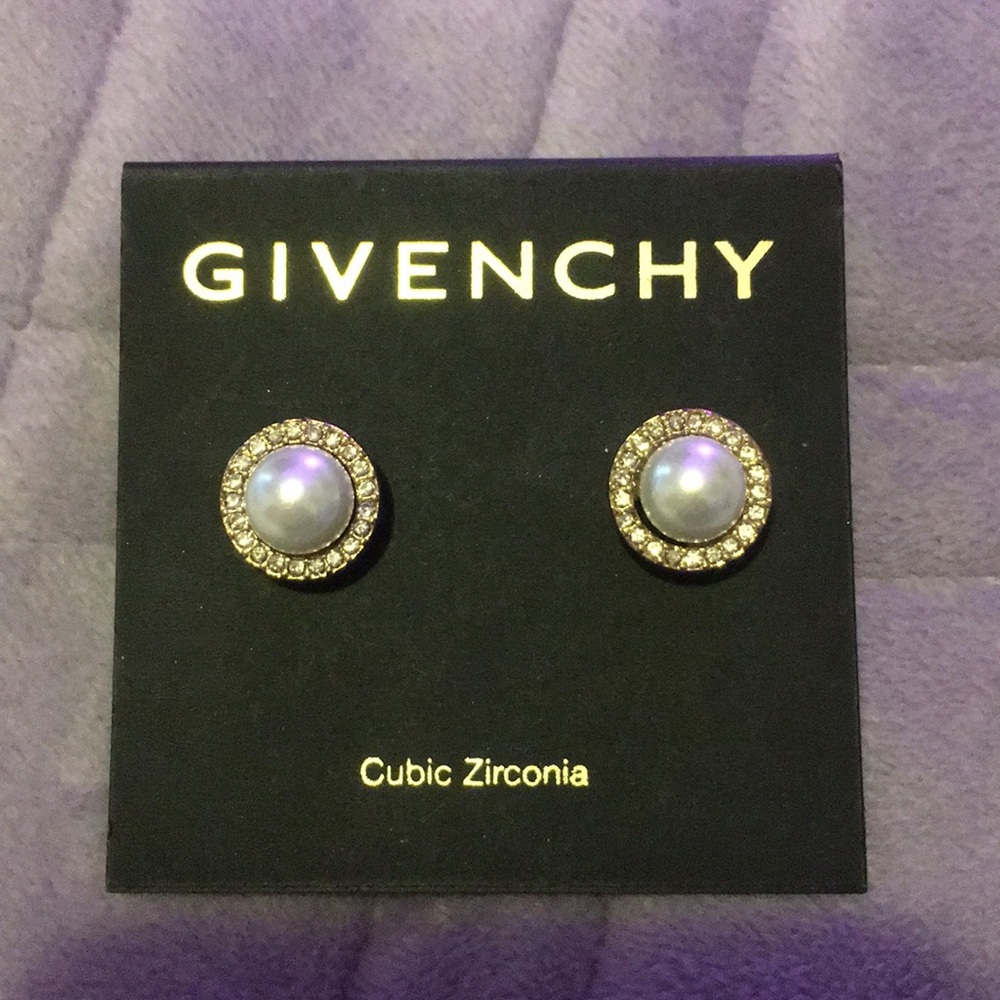 Givency Cubic Zirconia Studs